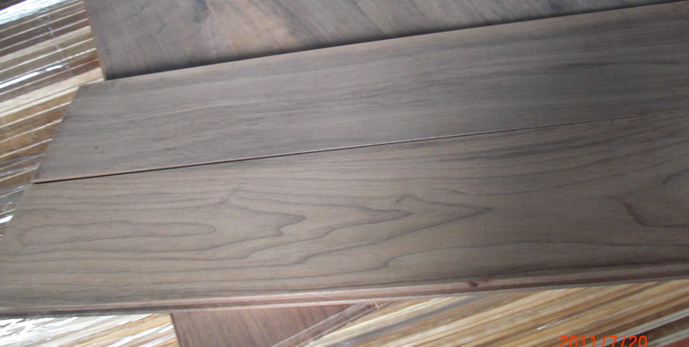 Unfinished Walnut wooden flooring